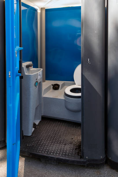 Porta potty delivery and setup in Delavan, WI